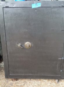 small-antique-used-fire-safe-4